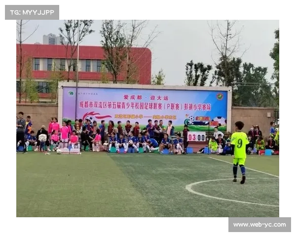 威远青少年足球联赛首日，河北队与湖南队取开门红